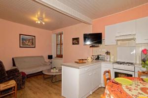 Maison de vacances avec 3 chambres à Sauviat et terrasse