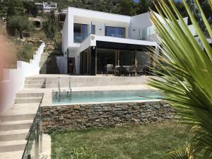 Preciosa casa Roses con piscina cerca playa AV 90