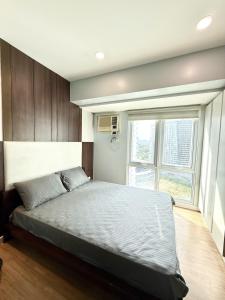 Condo In Abreeza Mall Facing Pool