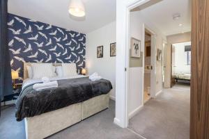 Rest&Recharge at Brookdale House (5 Bedrooms, 15mins to City Centre, Free Parking)