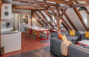 Three Bedroom Apartment with terrace Kepler-4 Art