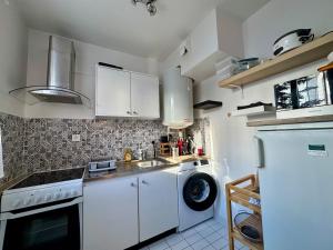 Center studio, castle and Insead