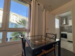 Center studio, castle and Insead