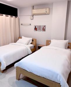 Pudding Room Stay Together