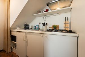 Via Lamberti, 3 - Florence Charming Apartments - Charming and historic 5th-floor attic apartment with elevator in a building at the heart of vibrant Florence, just a 2-minute walk fromattractions