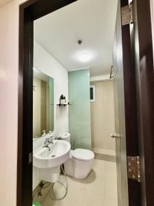 Condo In Abreeza Mall Near Pool with Balcony