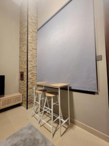 Cozy, Tiny, Retreat Studio in a prime location