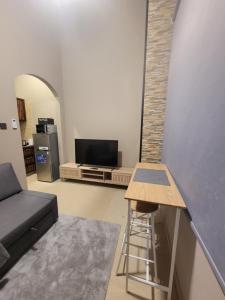 Cozy, Tiny, Retreat Studio in a prime location