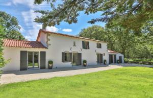 Villa piscine etang et foret