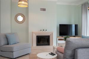 Atlantic Ocean 2BDR with Pool by LovelyStay