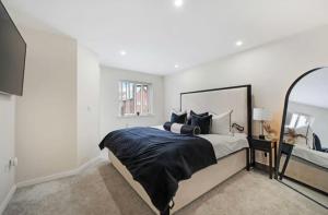 4-Bedroom Detached Home Mosley Common, Worsley