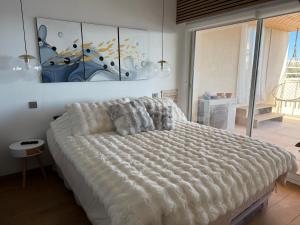 Appartement 3 pièces pieds dans l eau front de mer sur la côte dAzur