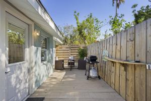 Cozy Near AMI Patio BBQ TV