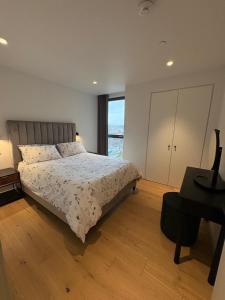 Luxury 2 Bed 2 Bath King Cross with Terrace