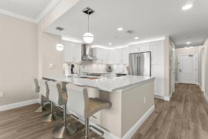 Palazzo 1206 by Emerald Coast Retreats