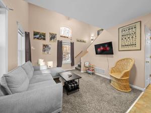 PetFamily Cabin Near Hatcher Pass Trails | Skiing