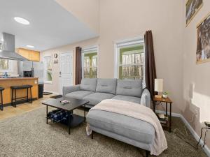 PetFamily Cabin Near Hatcher Pass Trails | Skiing