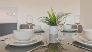 2-Bedroom Modern apt with Gym, roof terrace, Free Parking and 3 min walk to train st