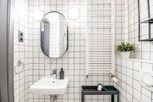 Cute Nest for Couples with AC