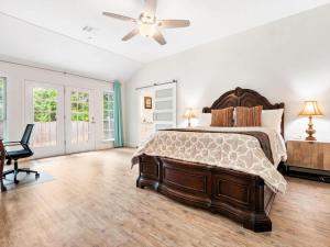 High Ceilings - Fenced Yard - Bright Interiors
