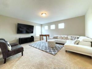 Crisp & Pristine Pool & Spa & Game Room Home! home