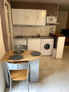 Studio, plein centre, indépendant, calme, avec parking privatif