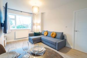 Comfortable 2-Bed Stay Wythenshawe Manchester