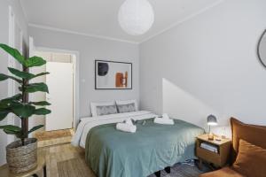 Sunny Views w Balcony, Netflix, 200m tram&bus, Design District