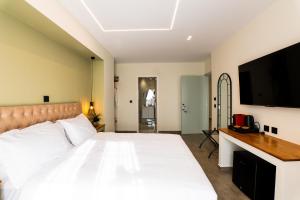 Aether Athens Urban Hotel