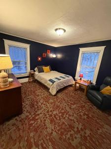 4REST- 4 Rooms. 4 Beds. 4TVs. Book it!