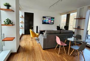 Sun-filled with big terrace, pool, gym & parking