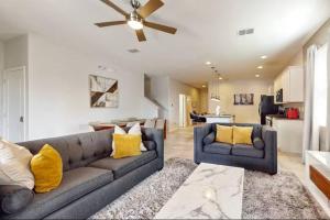 5 Bedroom 5 bathroom Disney Luxe home @ Solterra