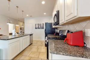 5 Bedroom 5 bathroom Disney Luxe home @ Solterra