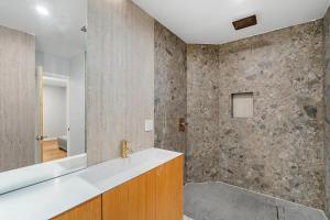 The Sinatra House- Fully Furnished!