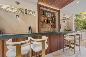 The Sinatra House- Fully Furnished!