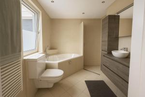 14p Riverfront Villa with Jacuzzi Dock Gameroom