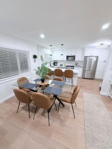Private 3BR Home - Hot Tub, Yard, Arcade & Parking