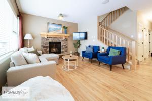 Group Retreat near West Edmonton Mall with Hot Tub, 3 Lounges & Fire Table