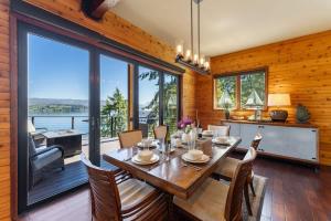 Constellations Lake House at Chelan - Alice Lodging