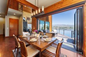 Constellations Lake House at Chelan - Alice Lodging