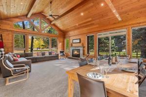 River Lodge in Plain - Alice Lodging