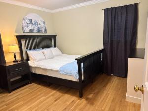 Lake Lanier 3BR Cozy Retreat with Screened Porch, Deck and Dock