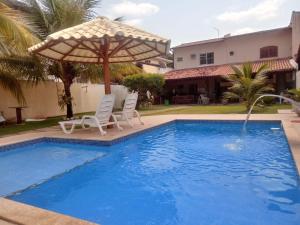 Casa de praia com piscina pra temporada em nova almeida - Fundão ES