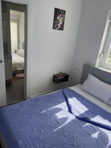 Moderne Residenz mit mehreren Balkonen