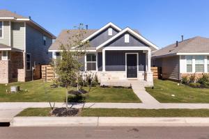 Modern Cozy Home - Gym - Quiet Street - Sleeps 4