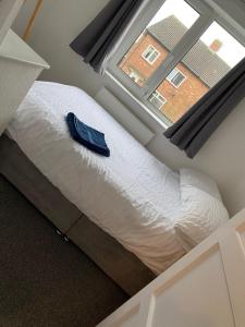 Free Driveway Parking, Fast WIFI, Ideal for long term contractor, etc stays - Dwellcome Home Ltd 3 Bedroom Boldon House - see our site for assurance