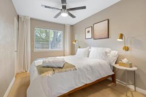 Quiet Neighborhood - Domain & Q2 Nearby - Sleeps 6