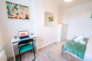 Trendy New Cosy 1BR Near Lively City Road Strip