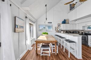 Oceanfront Bliss and Resort-Style Fun! Galveston Gem