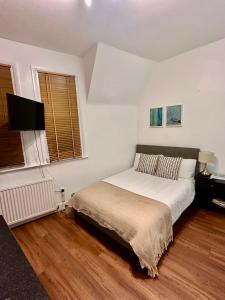 Central Euston Station Studio - 1 minute walk